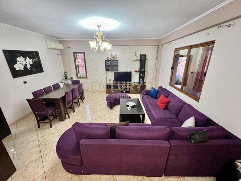 Tirane, jepet me qera apartament 2+1+Aneks+Ballkon Kati 2, 160 m² 550 € (Neom129083)