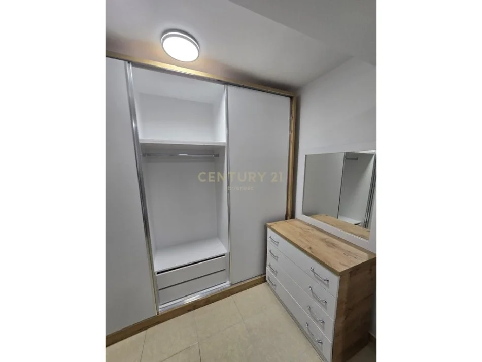Tirane, jepet me qera apartament 1+1 Kati 4, 69 m² 550 € (Bulevardi Zogu i Pare(Brraka))