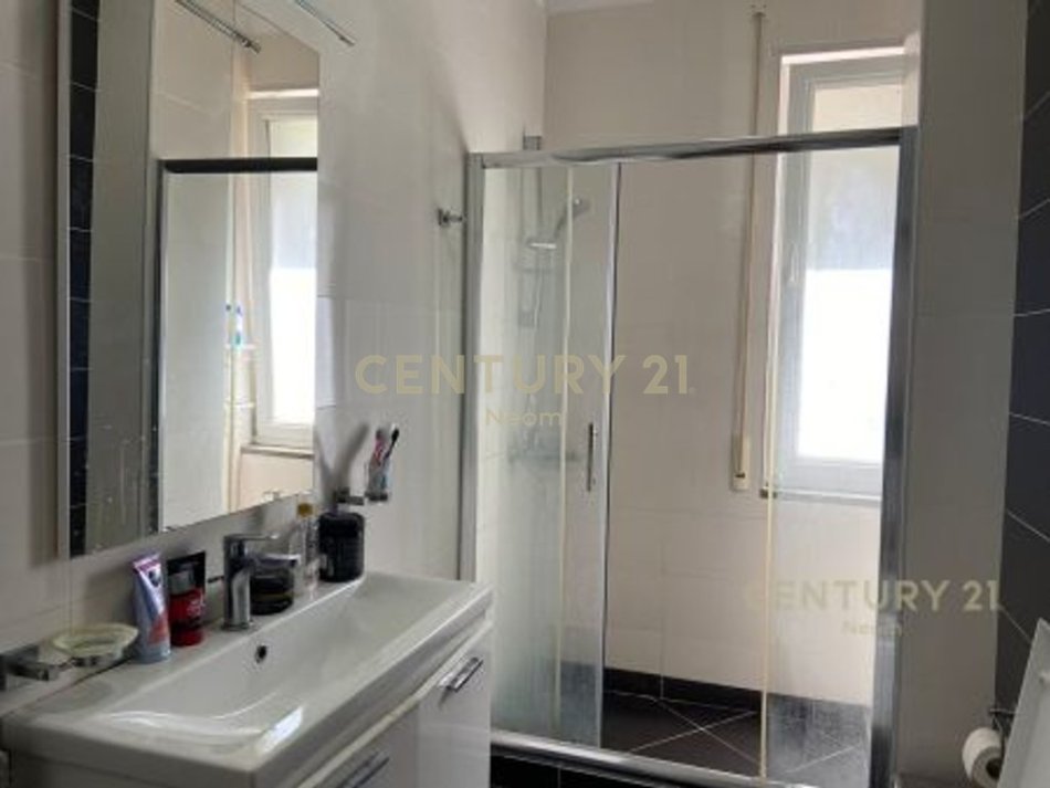 Tirane, jepet me qera apartament 1+1+Aneks+Ballkon Kati 3, 80 m² 600 € (Neom129101)