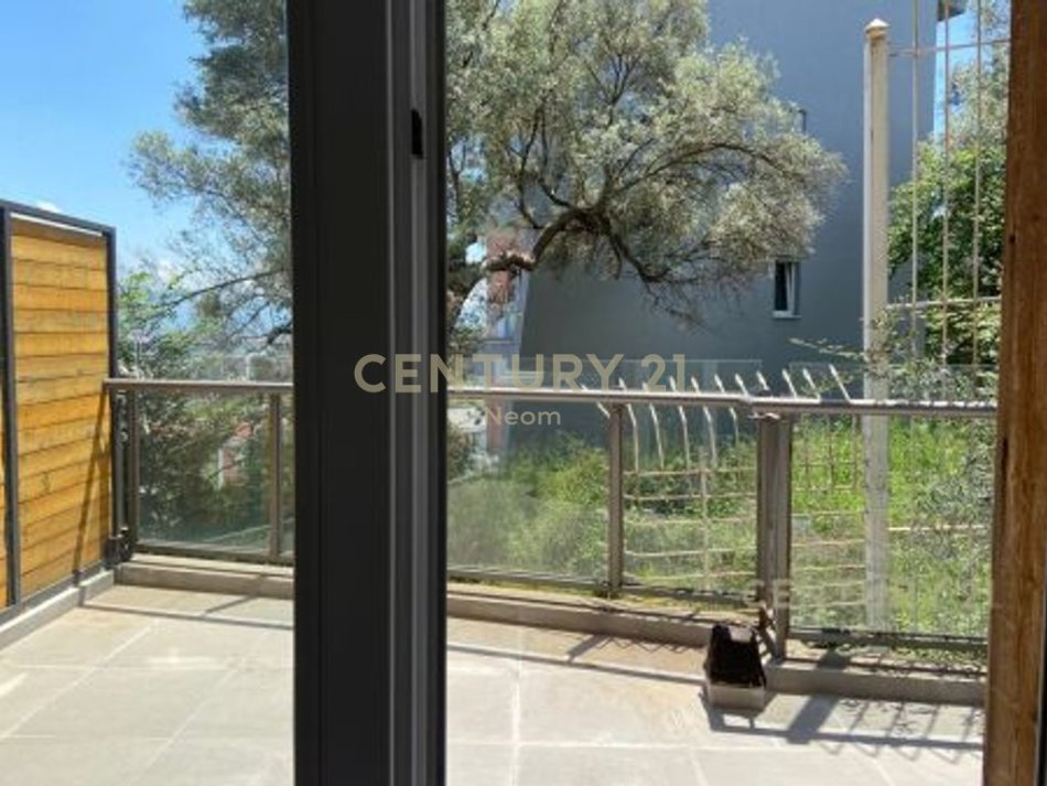 Tirane, jepet me qera apartament 1+1+Aneks+Ballkon Kati 3, 80 m² 600 € (Neom129101)