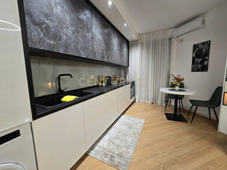 Tirane, shitet apartament 1+1 Kati 4, 35 m² 83.000 € (Komuna e Parisit)