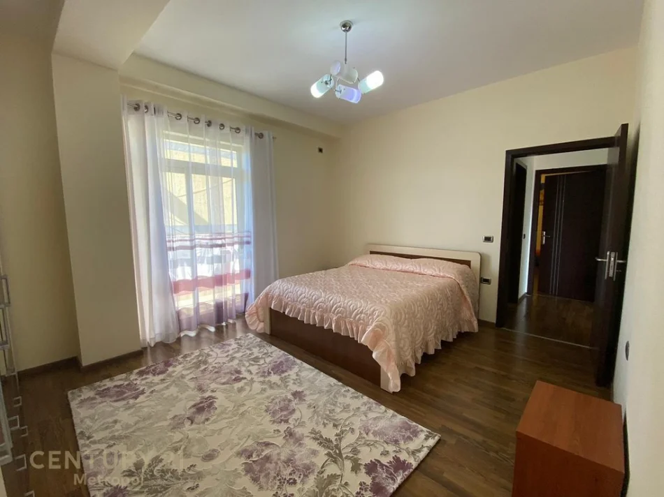 Tirane, shitet apartament 2+1 Kati 2, 134 m² 259.000 € (liqeni i thate)