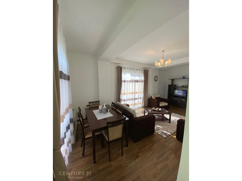 Tirane, shitet apartament 2+1 Kati 2, 134 m² 259.000 € (liqeni i thate)