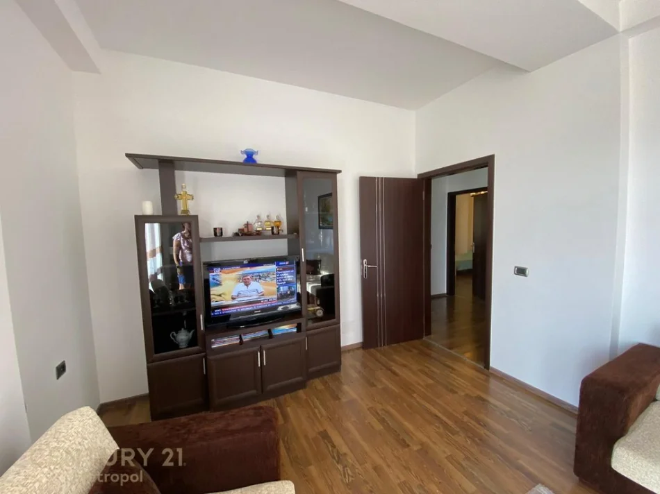 Tirane, shitet apartament 2+1 Kati 2, 134 m² 259.000 € (liqeni i thate)