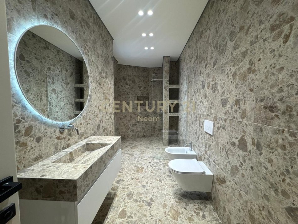 Tirane, jepet me qera apartament 2+1+Aneks+Ballkon Kati 0, 124 m² 2.200 € (Neom129175)