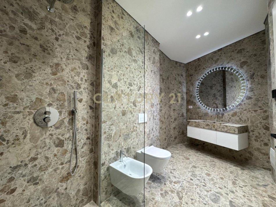 Tirane, jepet me qera apartament 1+1+Aneks Kati 0, 110 m² 2.100 € (Neom129177)