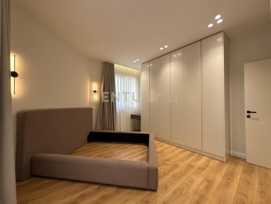 Tirane, jepet me qera apartament 1+1+Aneks Kati 0, 110 m² 2.100 € (Neom129177)