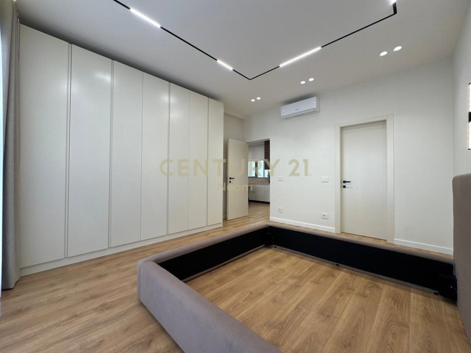 Tirane, jepet me qera apartament 1+1+Ballkon Kati 1, 97 m² 1.350 € (Neom129178)