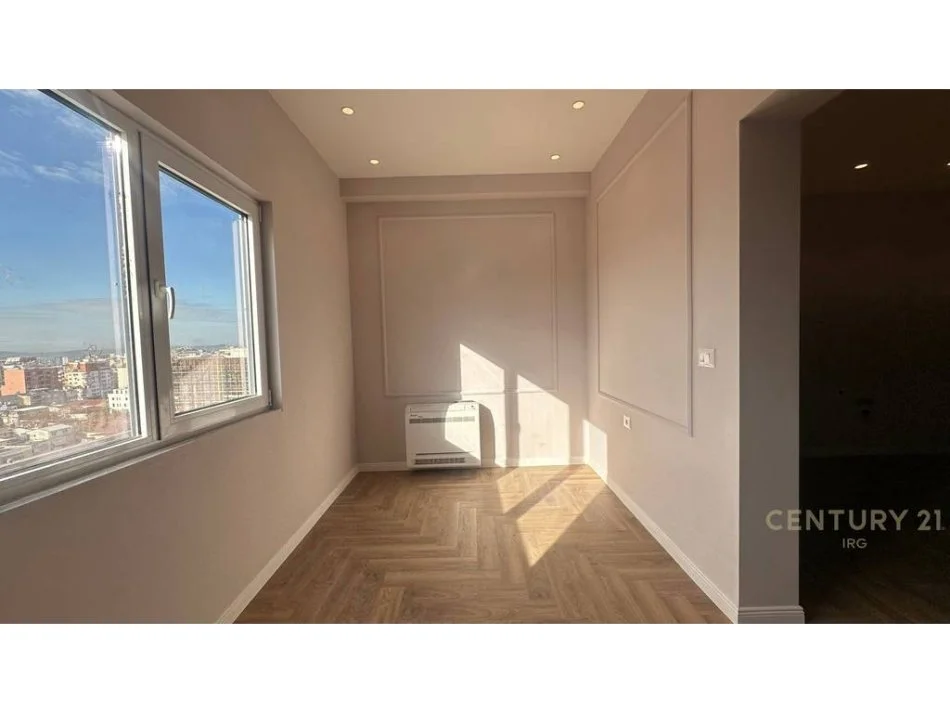 Tirane, shitet apartament duplex 2+1+Ballkon Kati 13, 215 m² (Shallvare)