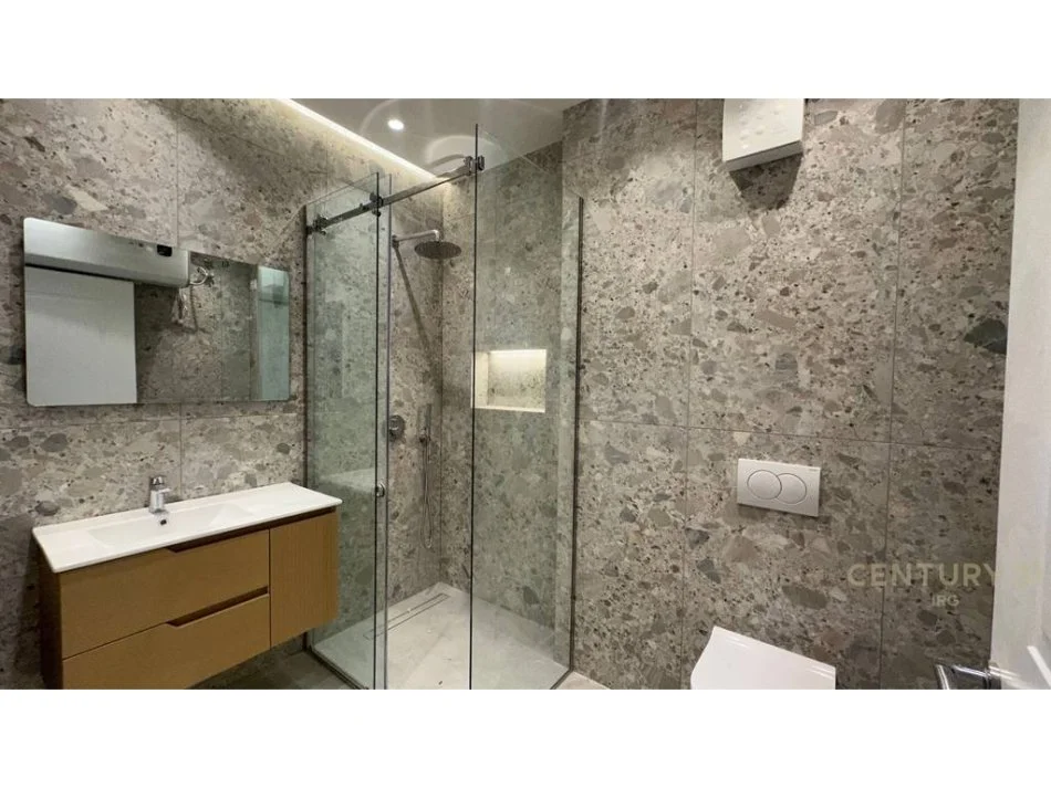 Tirane, shitet apartament duplex 2+1+Ballkon Kati 13, 215 m² (Shallvare)