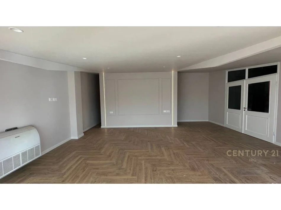 Tirane, shitet apartament duplex 2+1+Ballkon Kati 13, 215 m² (Shallvare)