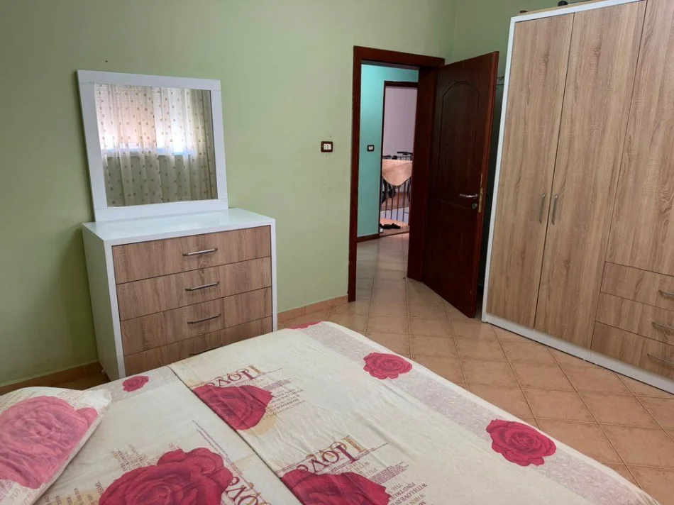 Tirane, jepet me qera apartament 1+1 Kati 6, 60 m² 500 € (brryli)