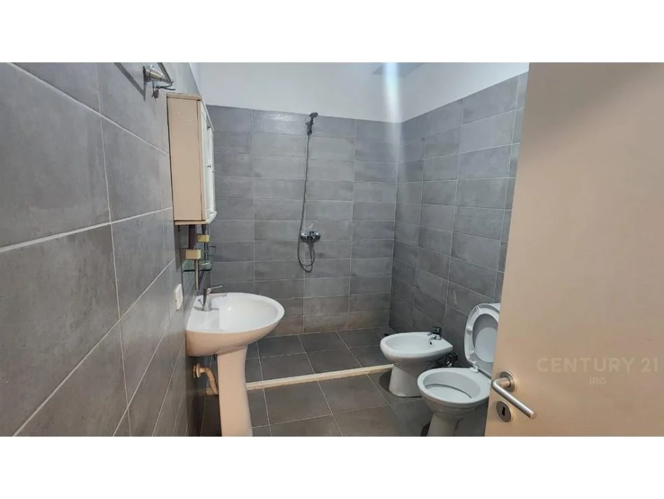 Tirane, shitet apartament 1+1 Kati 6, 70 m² 110.000 € 