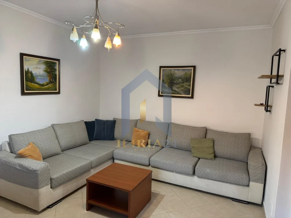 Tirane, jap me qera apartament 1+1+Ballkon Kati 5, 64 m² 400 € (Apartament 1+1 me qira ne "Kinostudio")