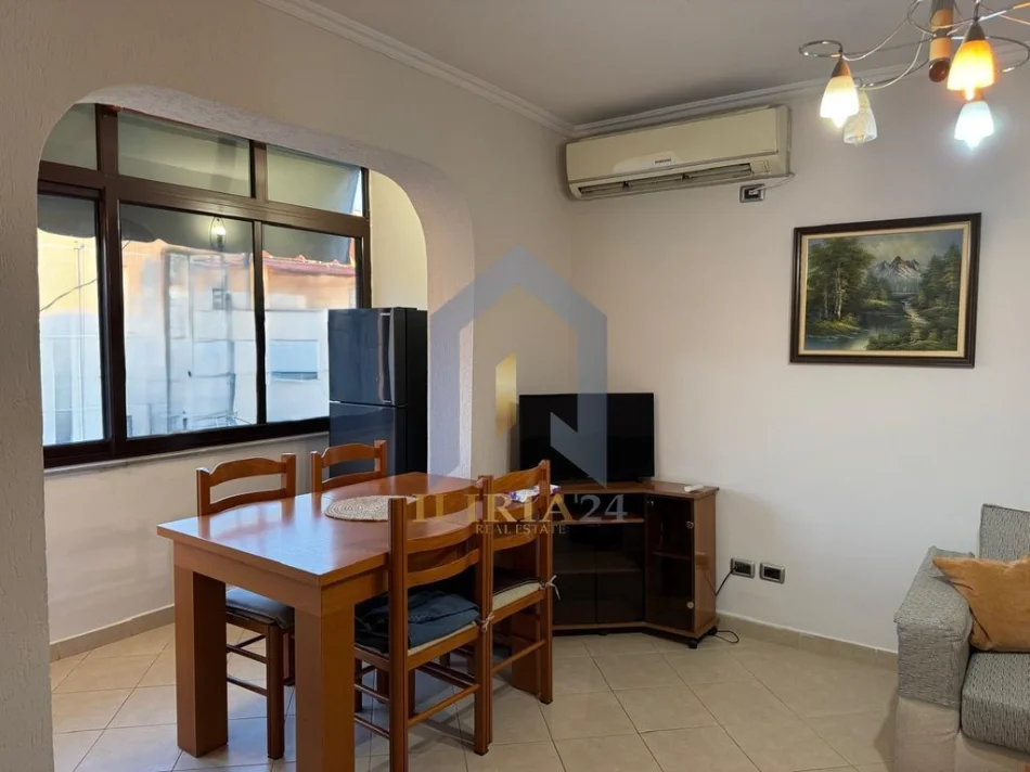 Tirane, jap me qera apartament 1+1+Ballkon Kati 5, 64 m² 400 € (Apartament 1+1 me qira ne "Kinostudio")