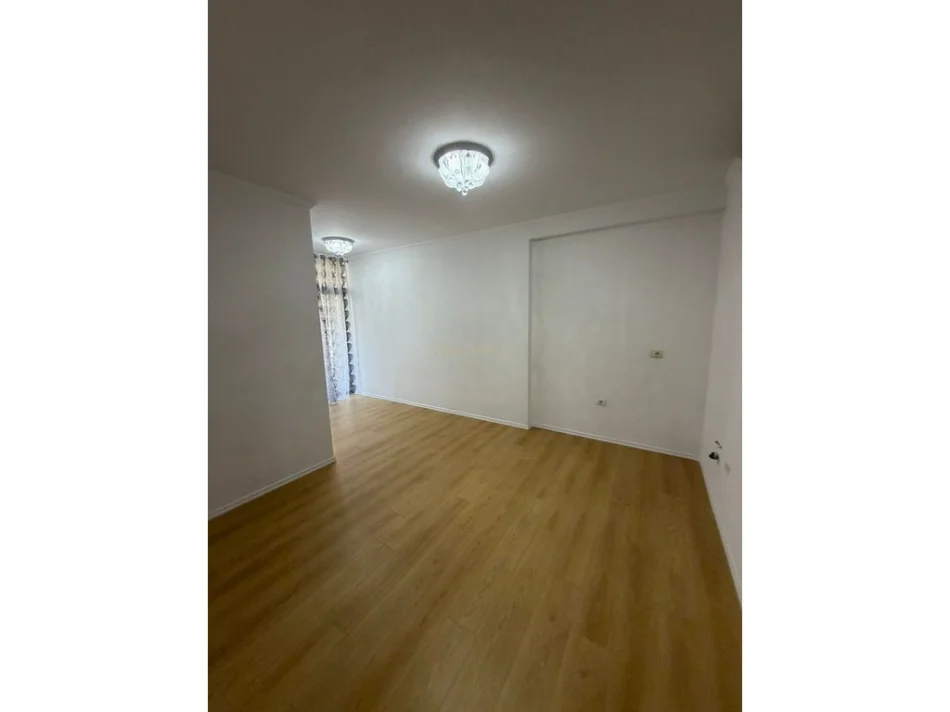 Tirane, shitet apartament 1+1 Kati 3, 69 m² 91.000 € (Fresk)