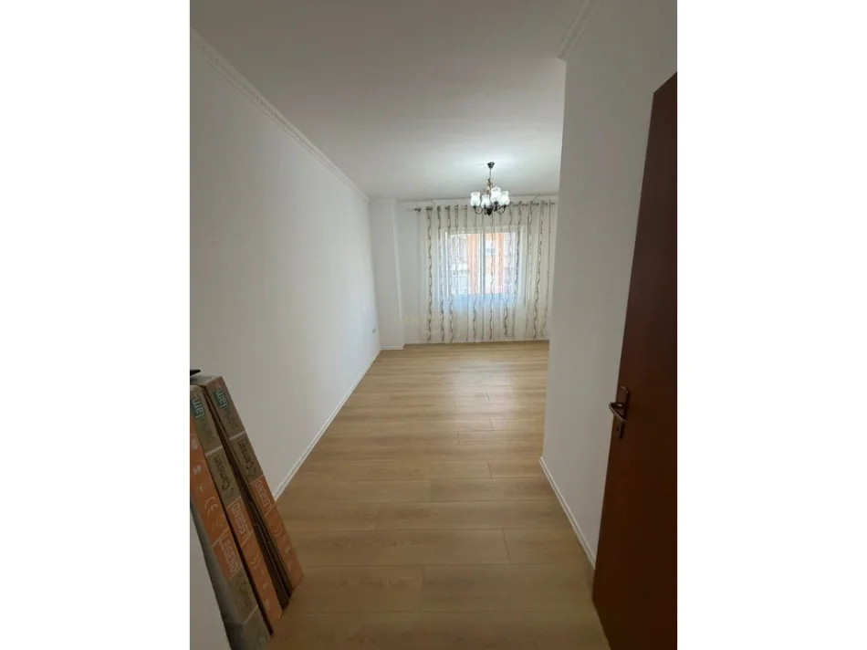 Tirane, shitet apartament 1+1 Kati 3, 69 m² 91.000 € (Fresk)