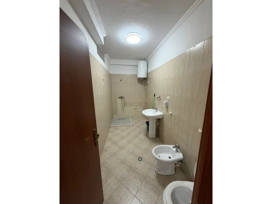 Tirane, shitet apartament 1+1 Kati 3, 69 m² 91.000 € (Fresk)