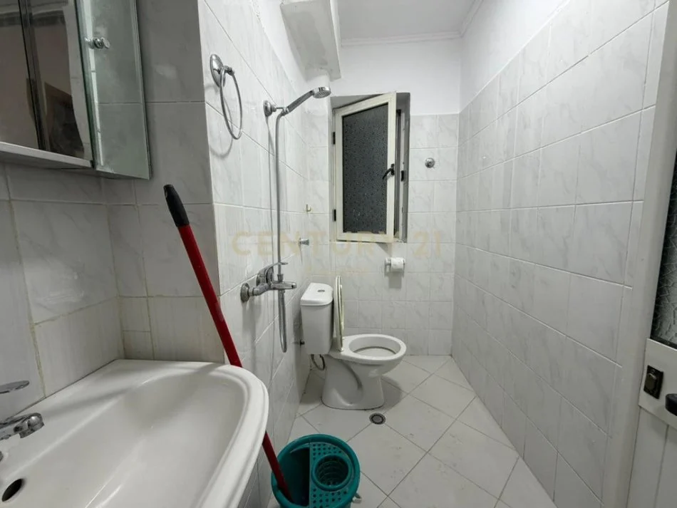 Tirane, shitet apartament 1+1 Kati 3, 51 m² 90.000 € (shkolla e bashkuar rr. selaudin bektashi)