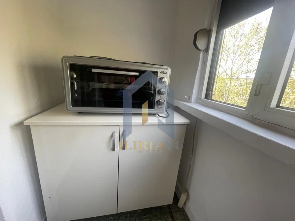 Tirane, jap me qera apartament 2+1+Ballkon Kati 4, 79 m² 450 € (Apartament 2+1 me qira , Rruga Ferit Xhajko)