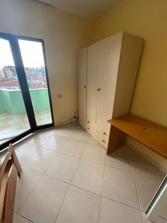 Tirane, jepet me qera apartament 1+1+BLK Kati 4, 50 m² 320 Euro (Gjimnazi Partizani)