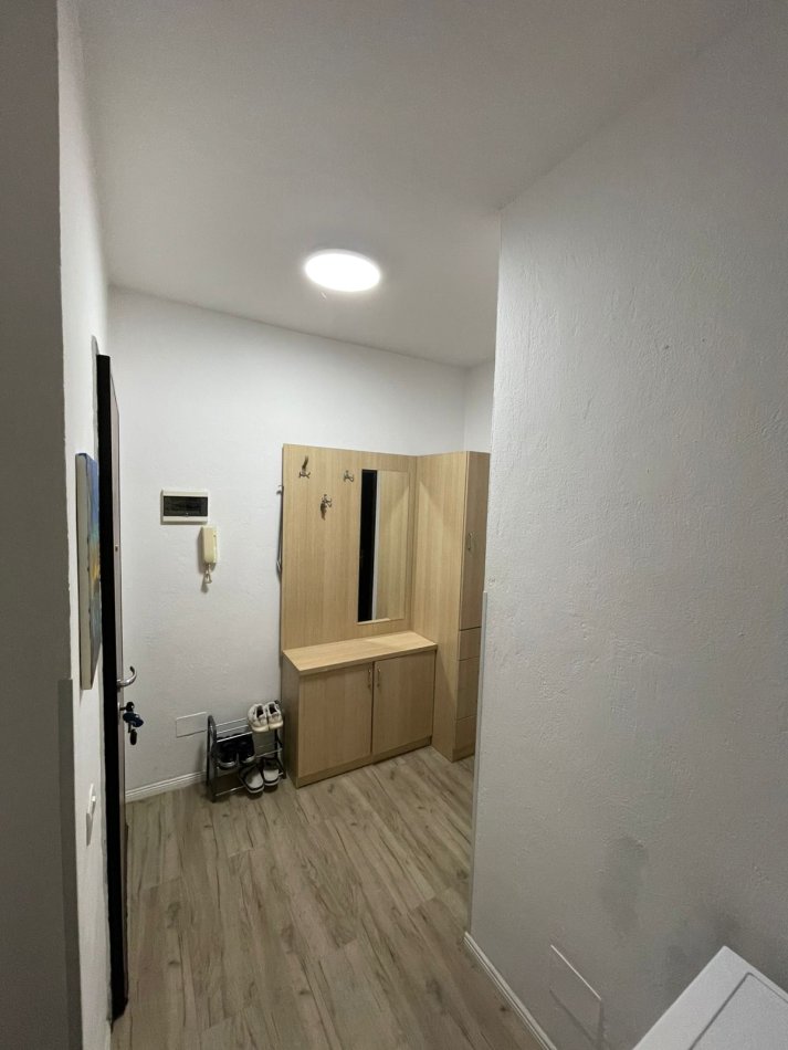 Tirane, jepet me qera apartament 1+1+Ballkon Kati 4, 65 m² 600 € (Rruga e Dibres)