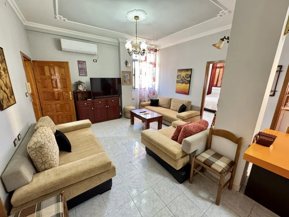 Tirane, jepet me qera apartament 2+1+Ballkon Kati 2, 100 m² 550 € (Rruga e Durresit)