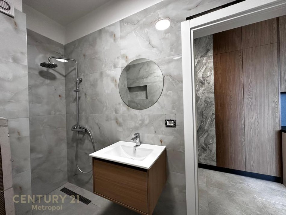 Tirane, shes apartament 1+1 Kati 12, 72 m² 130.500 € (Golden Park)