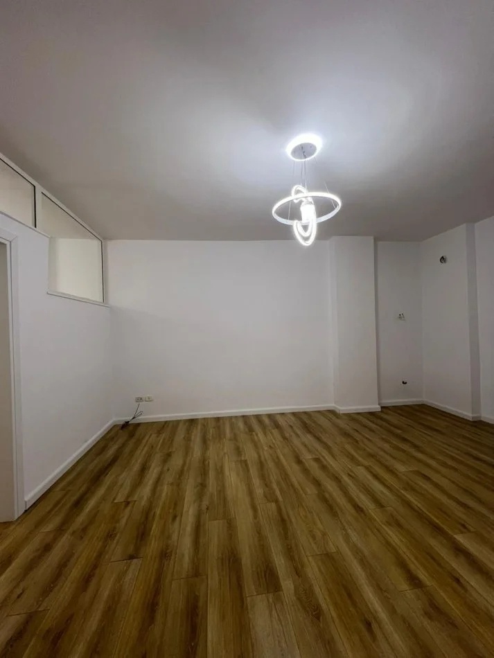 Tirane, shitet apartament 2+1 Kati 2, 77 m² 120.000 € (afer postes)