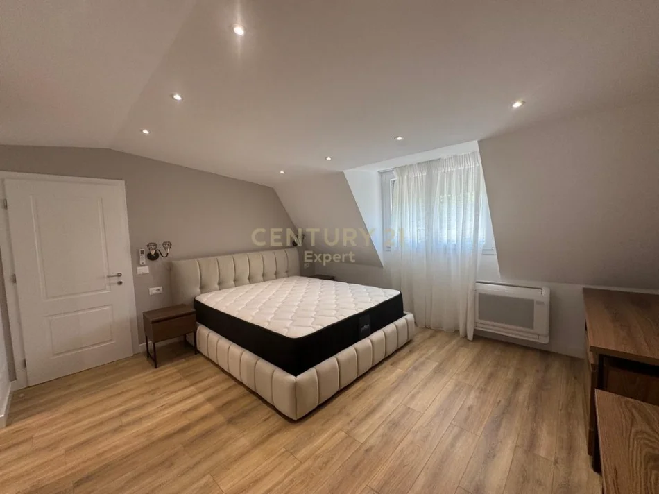 Tirane, shitet apartament duplex 3+1+Ballkon , 213 m² (liqeni i thate)