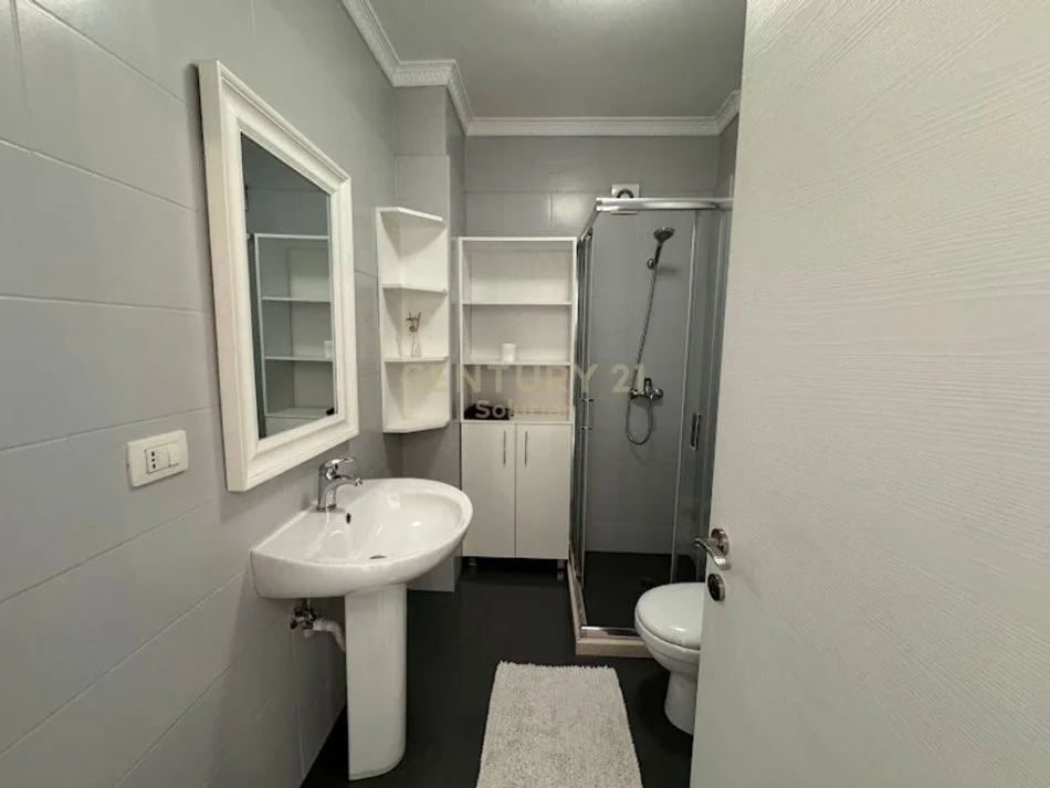 Tirane, jepet me qera apartament 2+1+Ballkon Kati 6, 115 m² 550 € (unaza e madhe laprake)