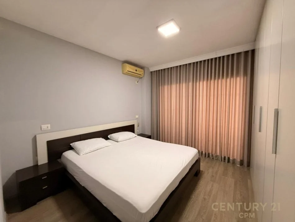 Tirane, jepet me qera apartament 2+1+Ballkon Kati 6, 113 m² 800 € (QENDRA KRISTAL)