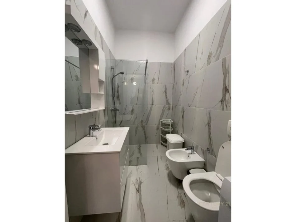 Tirane, jepet me qera apartament 1+1+Ballkon Kati 2, 72 m² 800 € (Delijorgji)