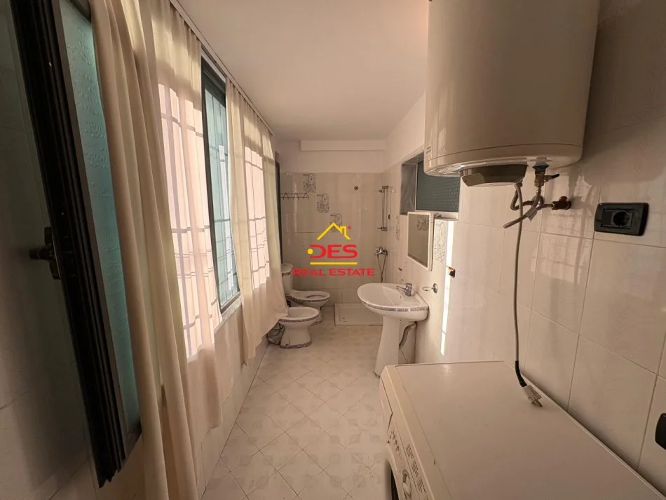 Vlore, shitet apartament 2+1+Ballkon Kati 0, 77 m² 78.000 € (Rruga Fiqirete musta)