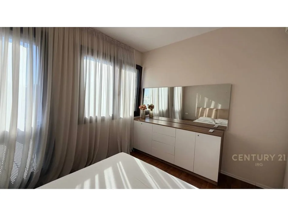 Tirane, jepet me qera apartament 1+1+Ballkon Kati 9, 70 m² 850 € (rruga e barrikadave)