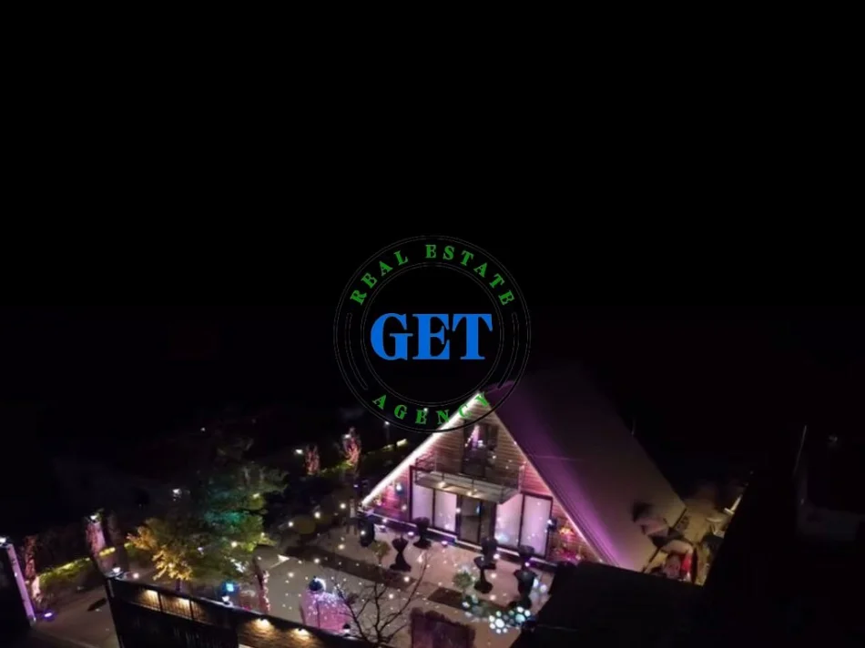 Durres, jepet me qera Vile 2+1 Kati 1, 140 m² 700 € (Shkallnur)