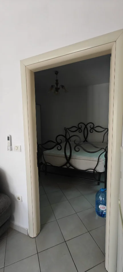 Tirane, jepet me qera shtepi 1+1 Kati 0, 55 m² 360 € (Rruga Besim Fagu)