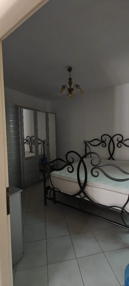 Tirane, jepet me qera shtepi 1+1 Kati 0, 55 m² 360 € (Rruga Besim Fagu)