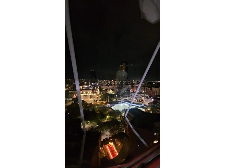 Tirane, jepet me qera apartament 3+1 Kati 16, 157 m² 1.200 € 