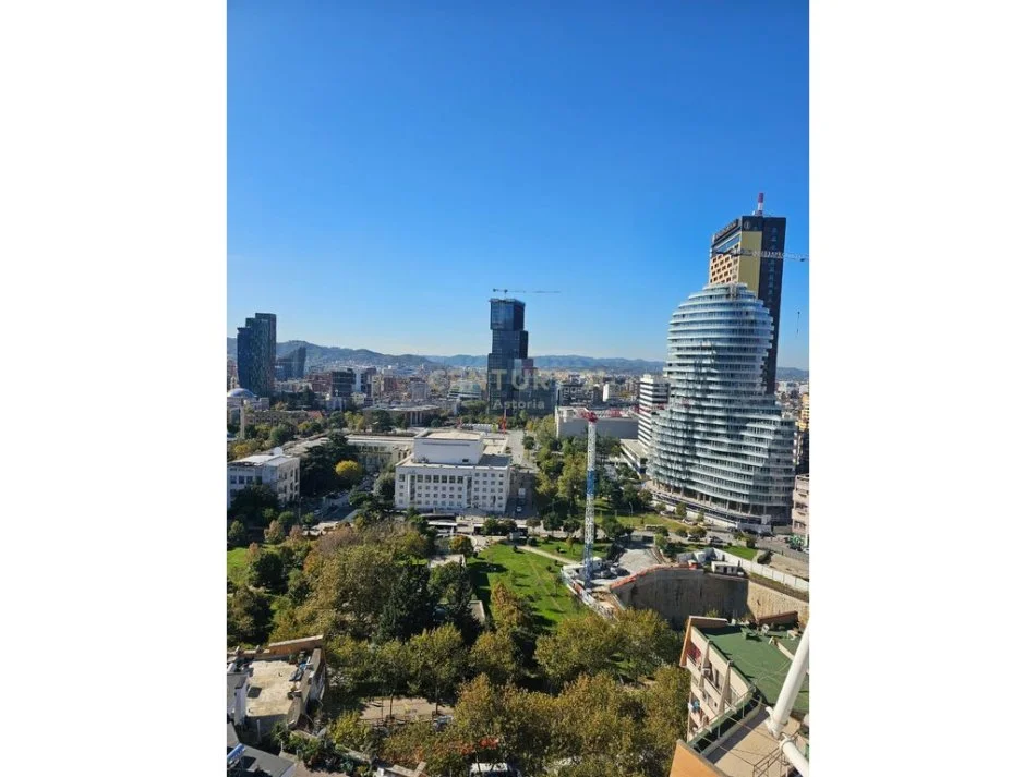 Tirane, jepet me qera apartament 3+1 Kati 16, 157 m² 1.200 € 