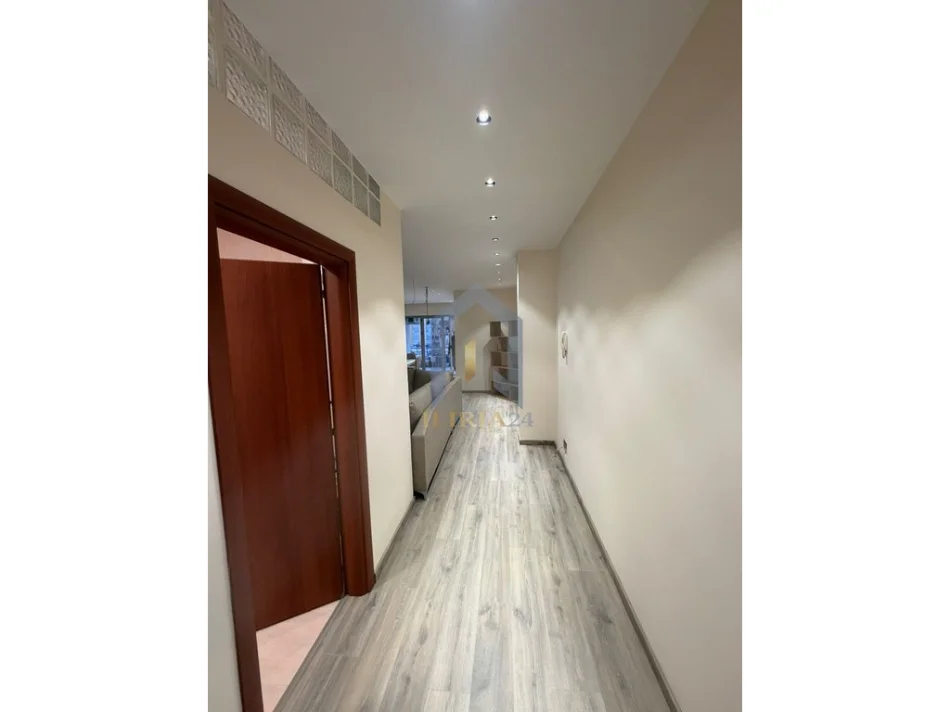 Tirane, jap me qera 3+1+Ballkon Kati 6, 122 m² 1.400 € (Apartament 3+1 me qira ne Qender)