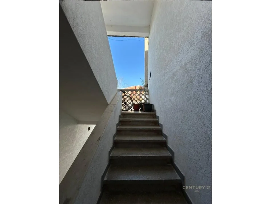 Tirane, shitet apartament 2+1 Kati 3, 100 m² 169.000 € (qyteti studentit)