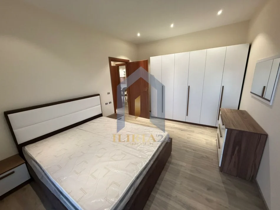 Tirane, jap me qera 3+1+Ballkon Kati 6, 122 m² 1.400 € (Apartament 3+1 me qira ne Qender)