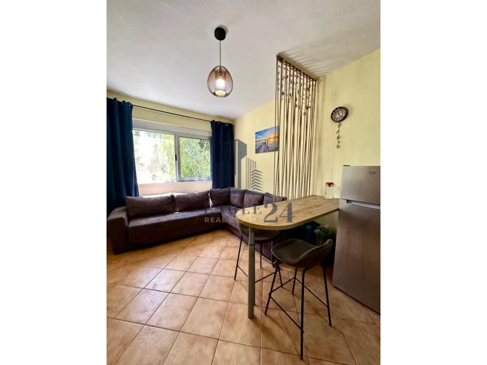 Durres, shitet garsonier 1+1 Kati 2, 45.000 € (Shkembi i Kavajes)