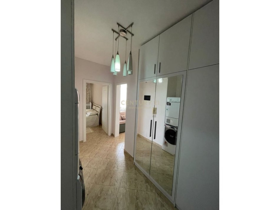 Tirane, jepet me qera apartament 1+1 Kati 3, 80 m² 550 € (Ish Tregu Elektrik)