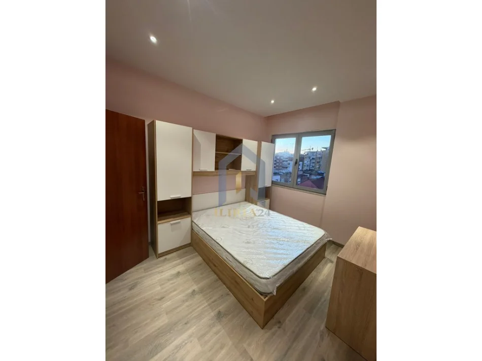 Tirane, jap me qera 3+1+Ballkon Kati 6, 122 m² 1.400 € (Apartament 3+1 me qira ne Qender)