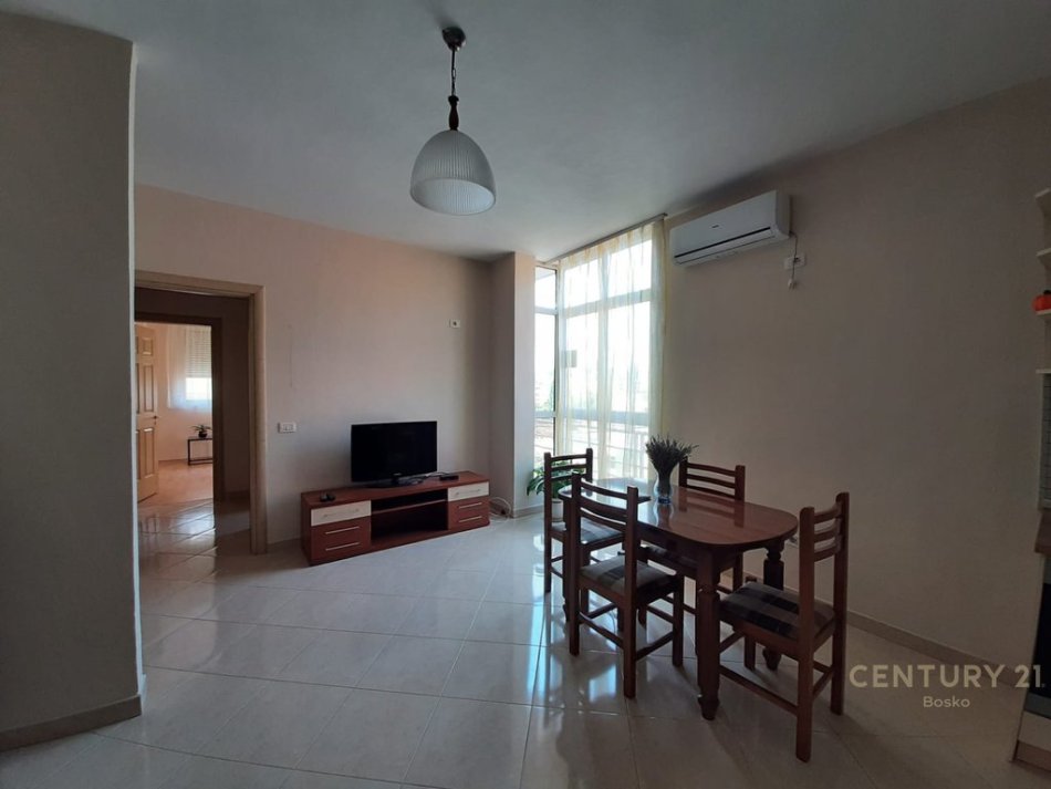 Tirane, jepet me qera apartament 1+1 Kati 4, 65 m² 500 € (Pazari i Ri)