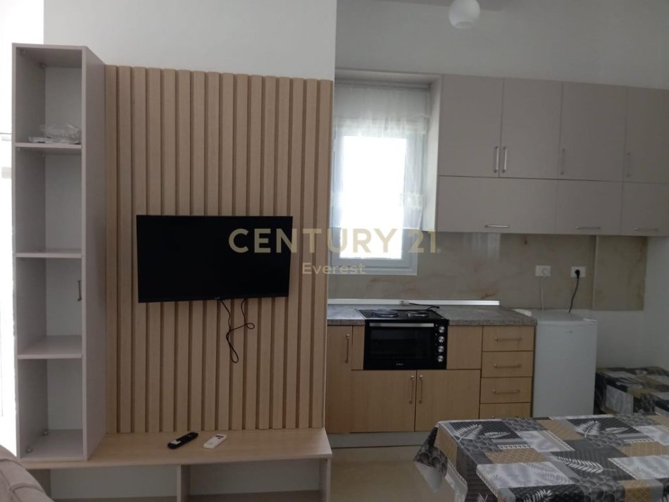 Durres, jepet me qera apartament 1+1 Kati 1, 40 m² 350 € (Shkembi i Kavajes)