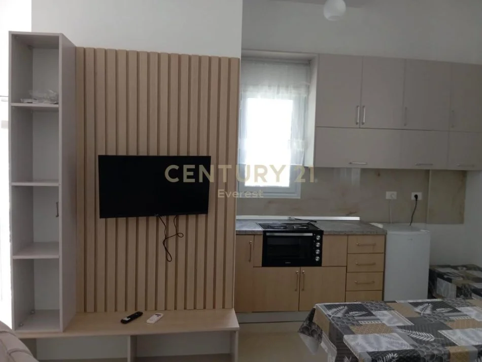 Durres, jepet me qera apartament 1+1 Kati 1, 40 m² 350 € (Shkembi i Kavajes)