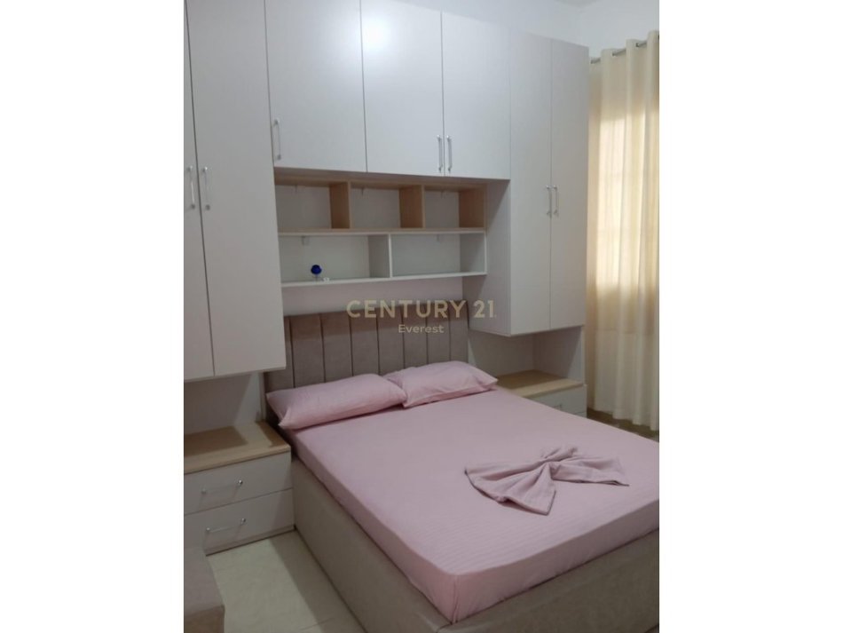 Durres, jepet me qera apartament 1+1 Kati 1, 40 m² 350 € (Shkembi i Kavajes)